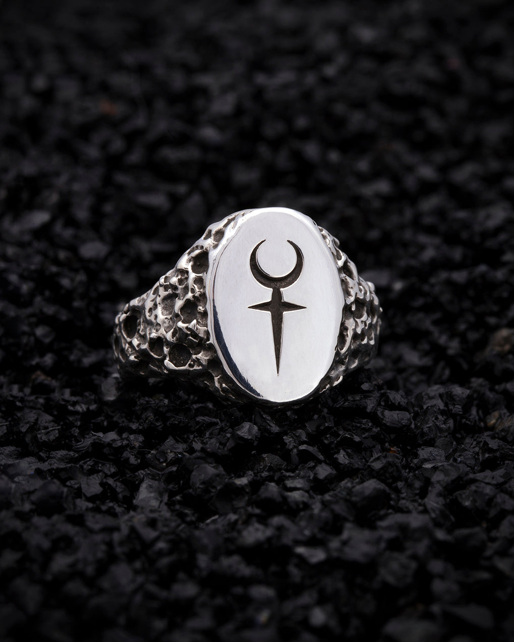 Size 8 Lilith Lunar Signet Ring